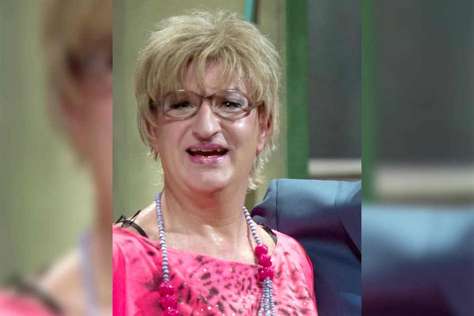 Travestiekünstler Ades Zabel (58) alias Edith Schröder hat vor der Clubnacht in einer Werbung auf die Anwendung der 2G-Regel aufmerksam gemacht. (Archivfoto)