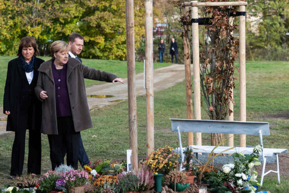 Bundeskanzlerin Angela Merkel besucht mit Ministerpräsident Michael Kretschmer und Zwickaus Oberbürgermeisterin Pia Findeiß die Gedenkstätte für NSU-Opfer.