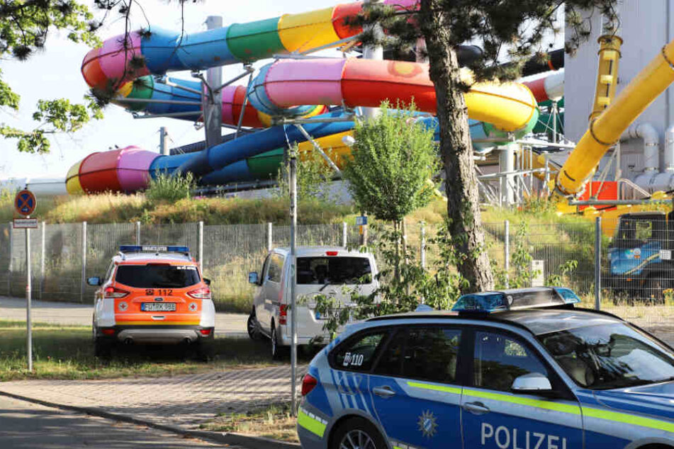Rettungskräfte konnten einen Vater sowie dessen kleinen Sohn noch vor Ort wiederbeleben.