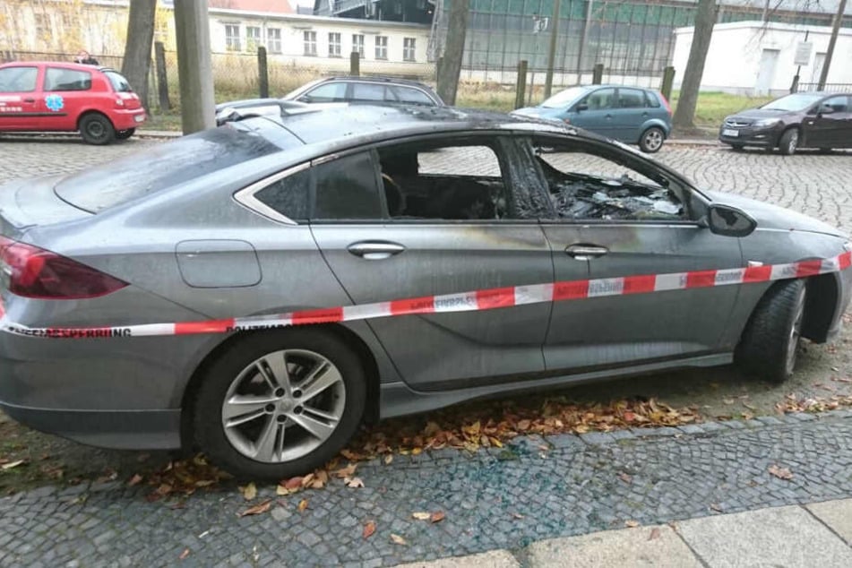Der Opel Insignia ist im Innenraum komplett ausgebrannt.