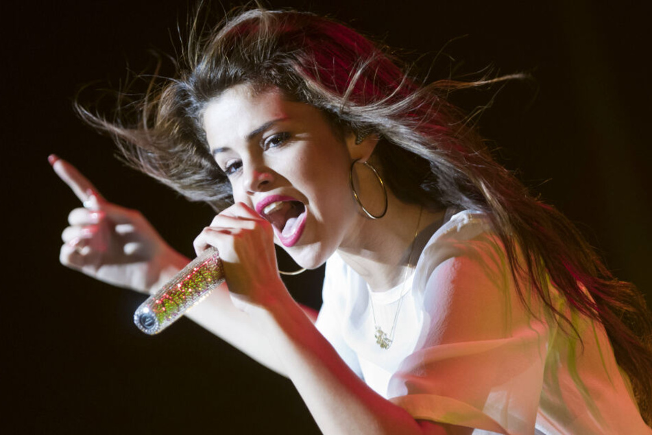 Selena Gomez (29) kann nicht nur singen, sondern auch Bademode designen.