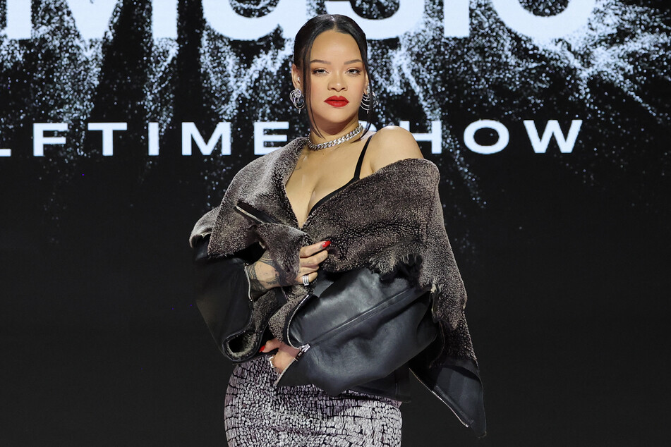 Rihanna has settled a 10-year-old lawsuit with a woman from Dublin.