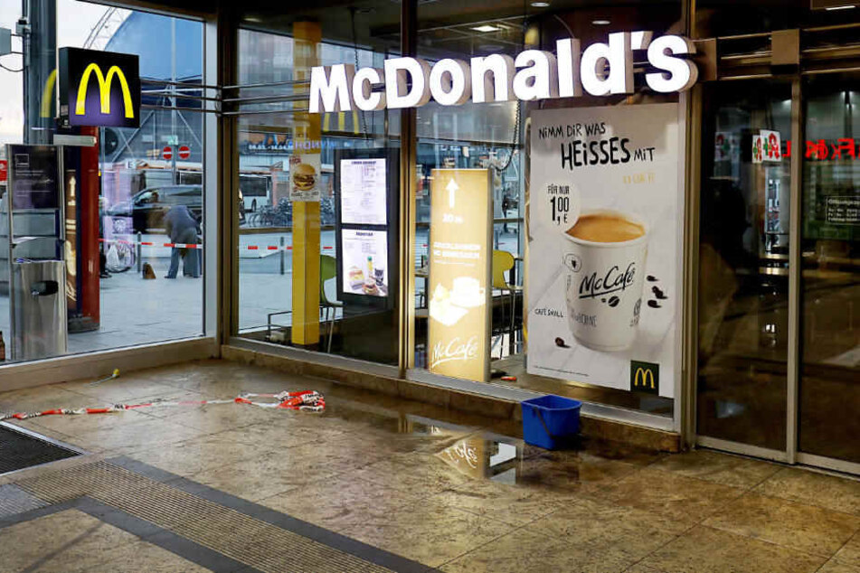 In diesem McSonald's im Kölner Hauptbahnhof fand der Anschlag statt.