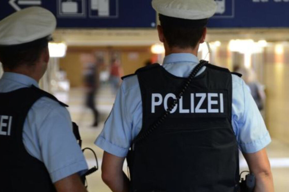 Bundespolizei und Landespolizei mussten sich der aggressiven Frau gemeinsam annehmen. (Symbolbild)