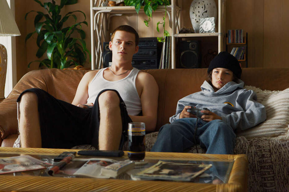 Zocken gemeinsam, haben sonst aber ein widersprüchliches Verhältnis: Ian (l., Lucas Hedges) und Stevie (Sunny Suljic).