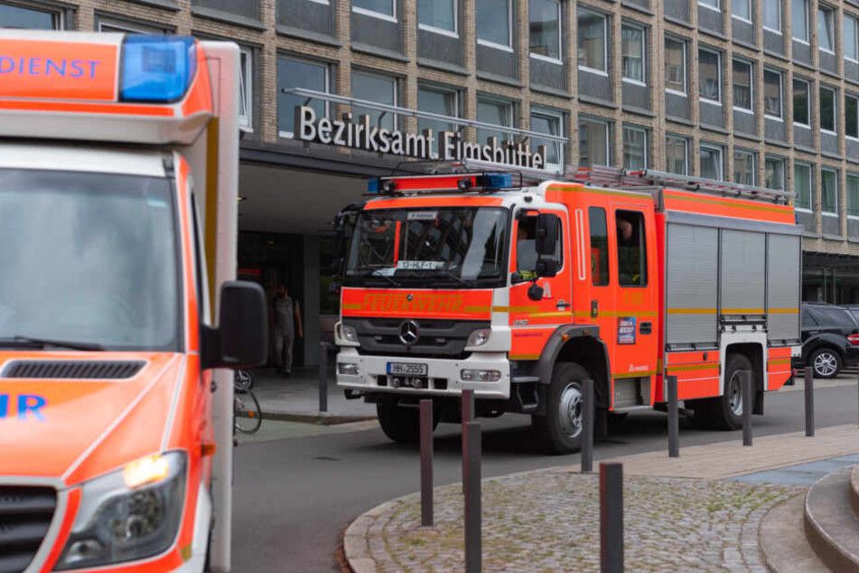 Aufruhr vor dem Bezirksamt im Stadtteil Eimsbüttel.