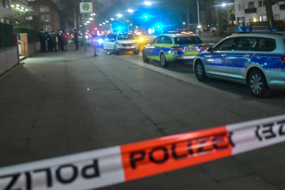 Die Polizei hat den Bereich rund um den Tatort abgesperrt.