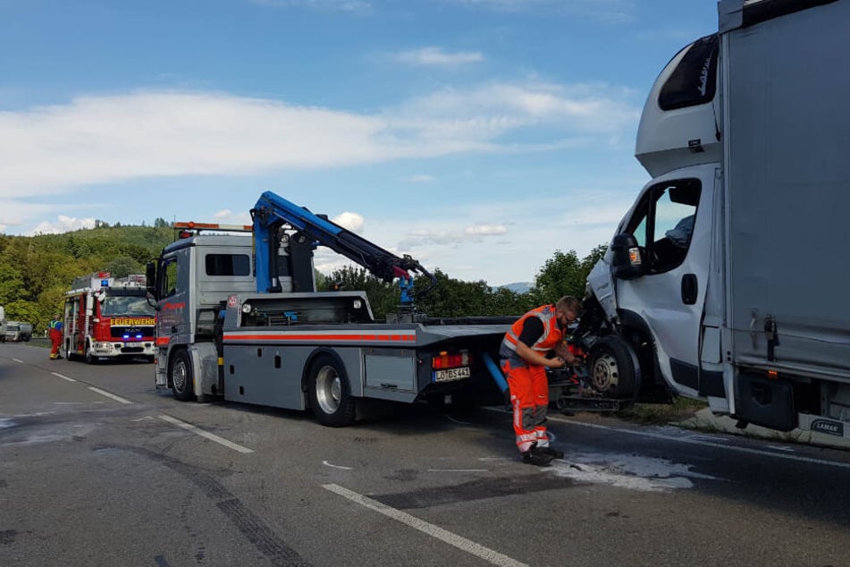 Der Lkw wurde abgeschleppt.