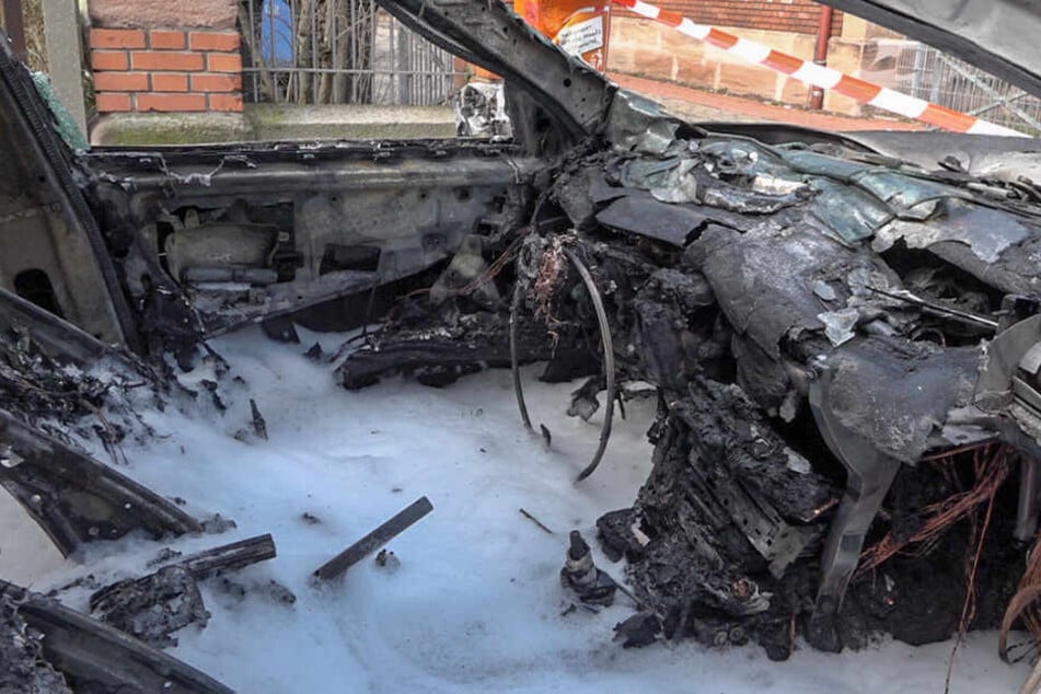 Von dem Wagen der Mutter blieb nach dem verheerenden Feuer nicht mehr viel übrig.