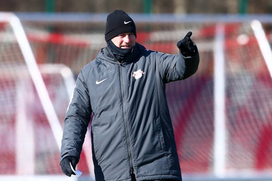 RB-Coach Ralph Hasenhüttl gibt die Richtung an: Nach vorn soll's gehen. Die Köln-Pleite habe man aufgearbeitet, nun wartet das Top-Duell gegen Dortmund.