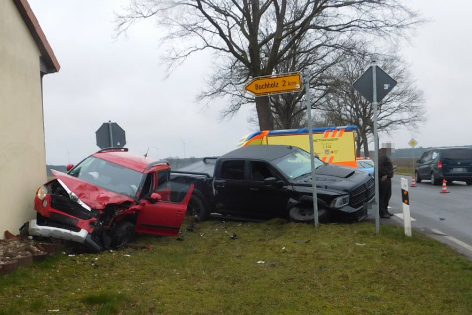 Auf der L190 bei Lindwedel sind am Donnerstag zwei Autos zusammengekracht. Zwei Menschen wurden schwer verletzt.