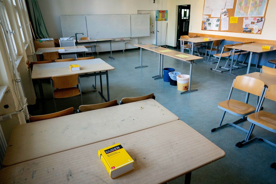 Für die Einhaltung der Abstandsregelungen gegen die Ausbreitung des Coronavirus wurden verschiedene Maßnahmen in den Berliner Schulen zur regulären Durchführung der Abiturprüfungen vorgenommen.