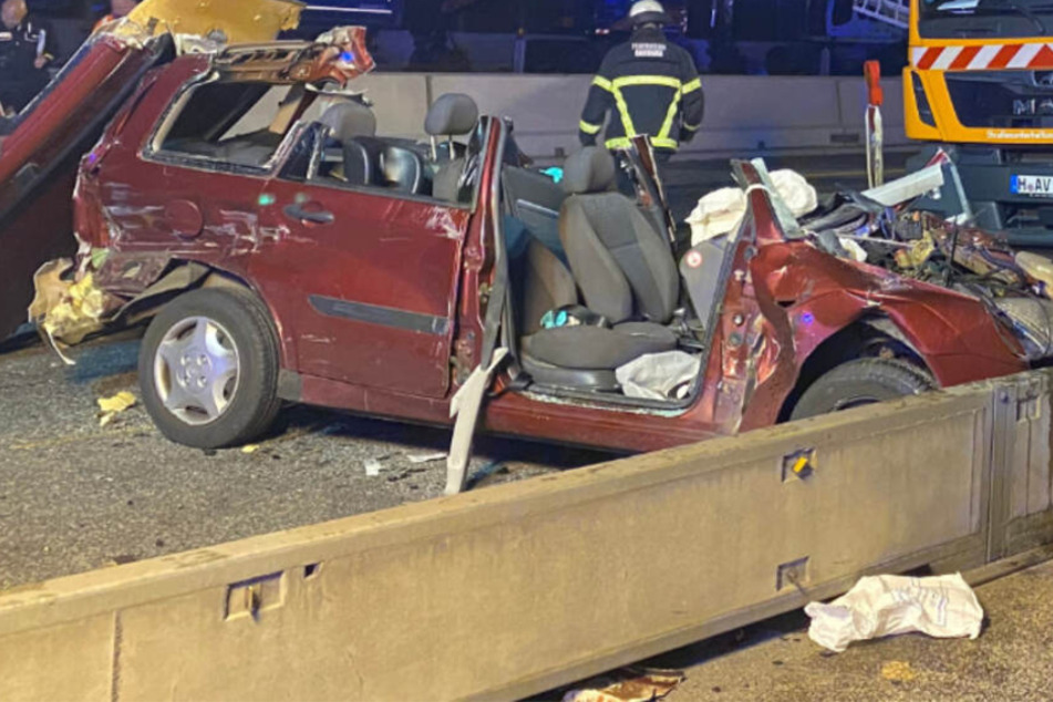 Unfall-Drama auf A7: 25-Jähriger schwer verletzt in Wagen eingeklemmt