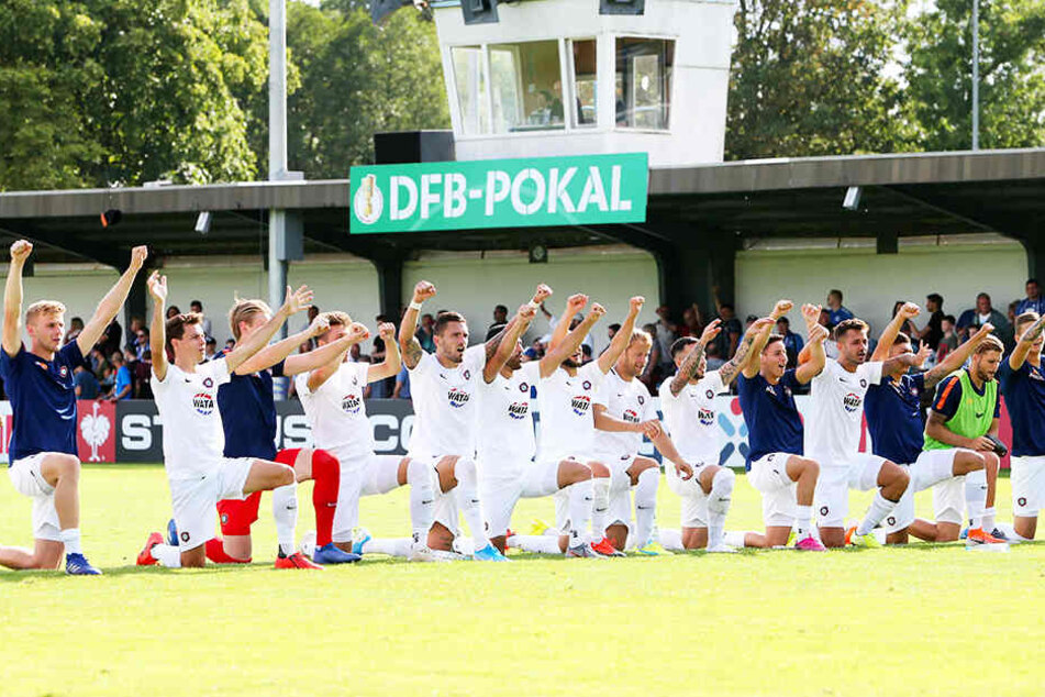 Drittes Spiel, dritter Sieg: Die Veilchen feierten auch in Nordhausen, wenngleich die Aufgabe schwieriger als erhofft war.