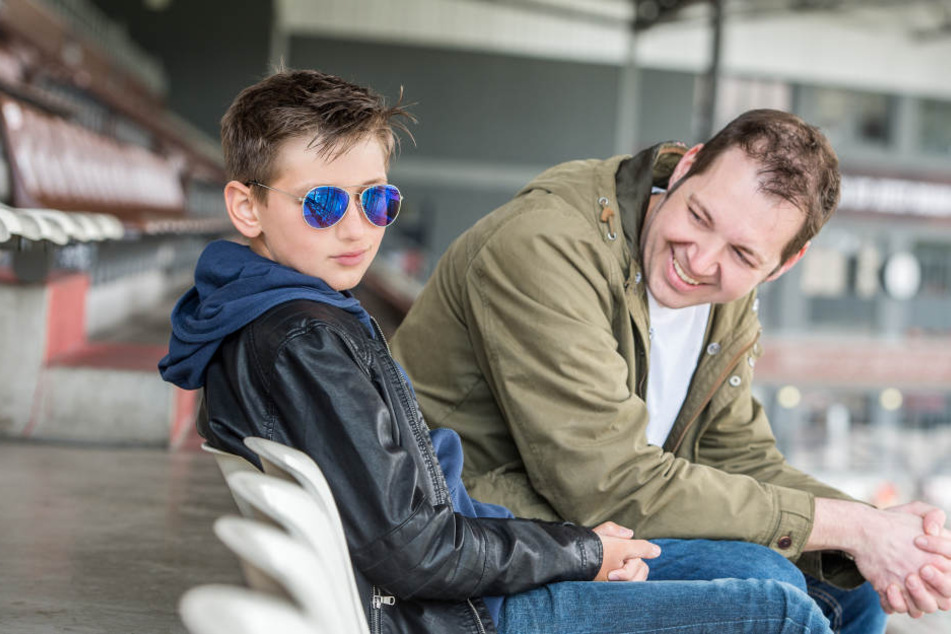 Gemeinsam haben die beiden schon etwa 90 Stadien besucht.