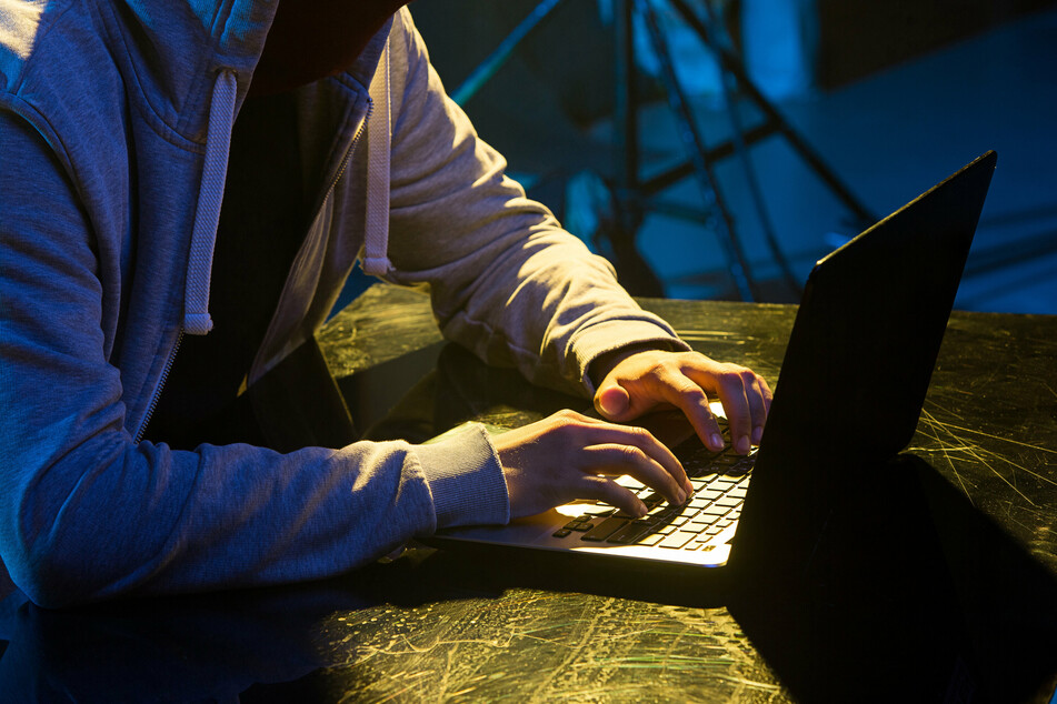 Ein 22-jähriger Mann hat seiner Ex-Freundin per Messenger-Dienst ein perfides Video geschickt. (Symbolbild)