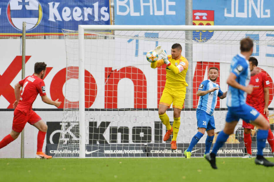 FSV-Keeper Johannes Brinkies hielt Ball und Sieg fest.