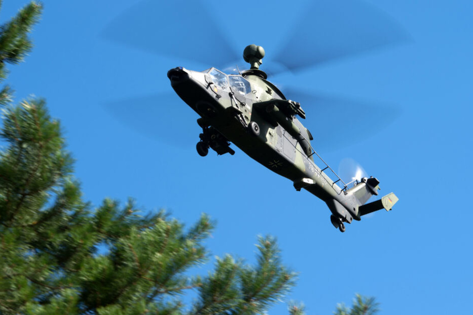 Angeblich touchierte der Kampfhubschrauber einige Bäume, bevor er am Boden aufsetzte (Symbolbild).