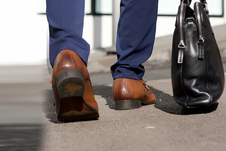 Der Inder kam mit einer Tasche auf die Polizeistation. (Symbolbild)