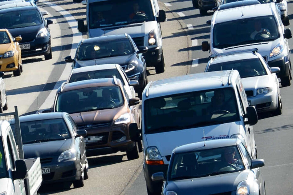 Der Verkehr staute sich auf einer Strecke von circa zehn Kilometern (Symbolbild).
