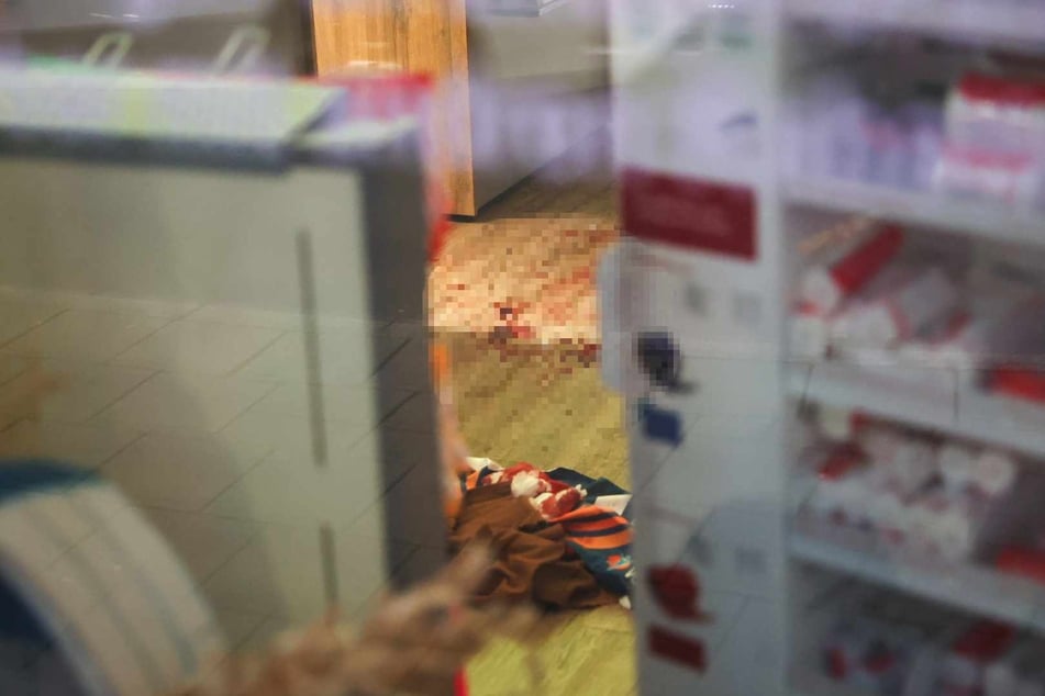 Die Polizei nahm einen 30-Jährigen Syrer nach der Messerattacke widerstandslos fest. Die Hintergründe der Tat sind noch unklar.