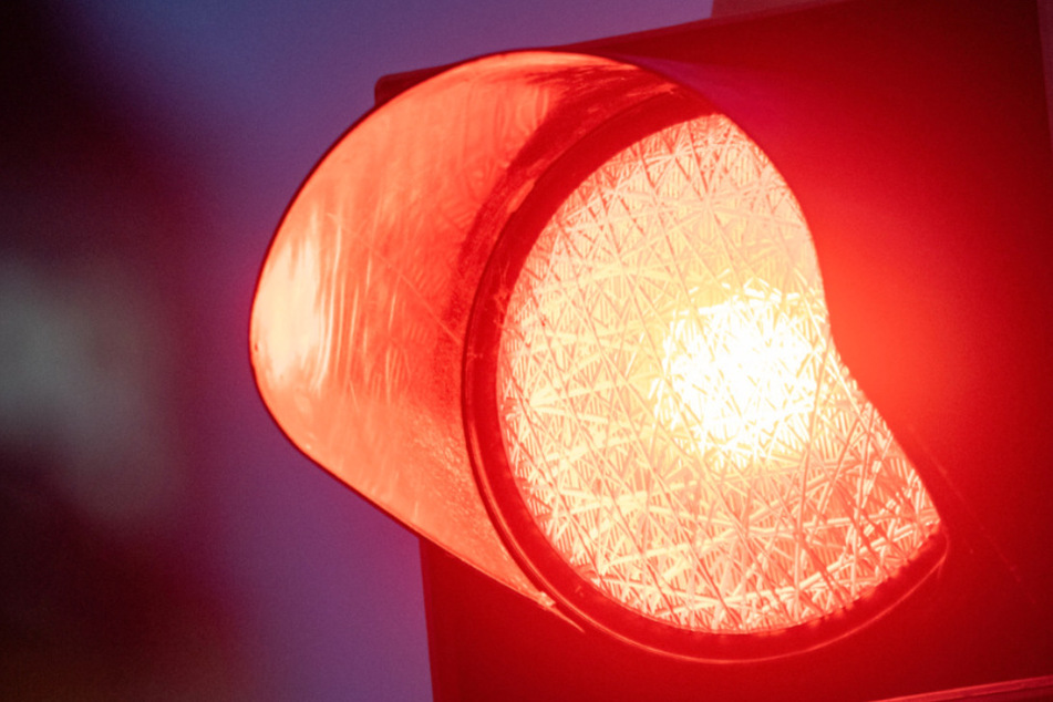 35-Jährige fährt über rote Ampel: Drei Autos Schrott, 50.000 Euro Schaden