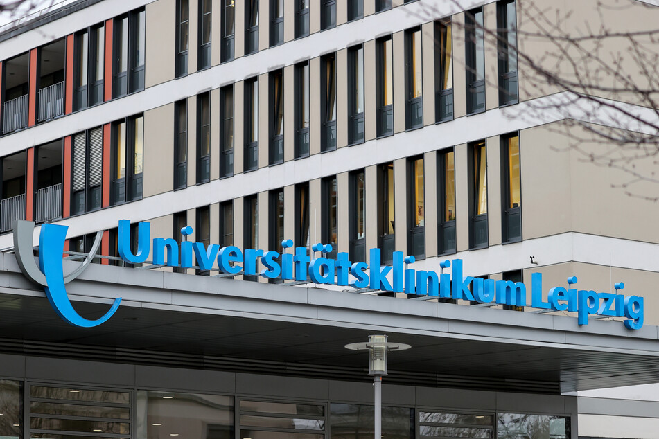 Besucher dürfen das UKL nur noch mit einem negativen Schnelltest-Ergebnis betreten.