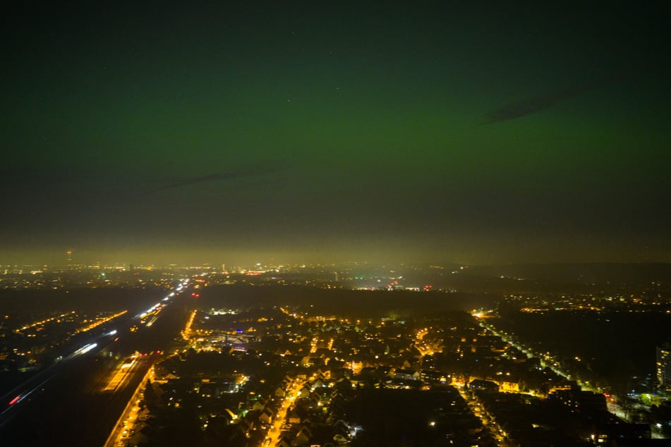 Auch über dem Ruhrgebiet leuchtete der Himmel grün.