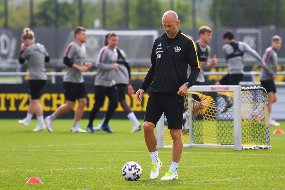 Alexander Schmidt (52) bittet seine Jungs am 14. Juni zur Leistungsdiagnostik, einen Tag später geht es wieder auf den Trainingsplatz.