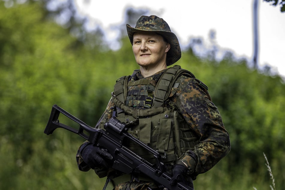 Hauptgefreiter Anja Schiebel (45) ist die einzige Frau in der Kompanie.