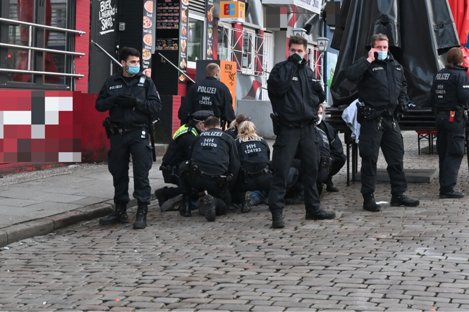 Wegen Bier auf der Reeperbahn: Polizeieinsatz mit mehreren Festnahmen