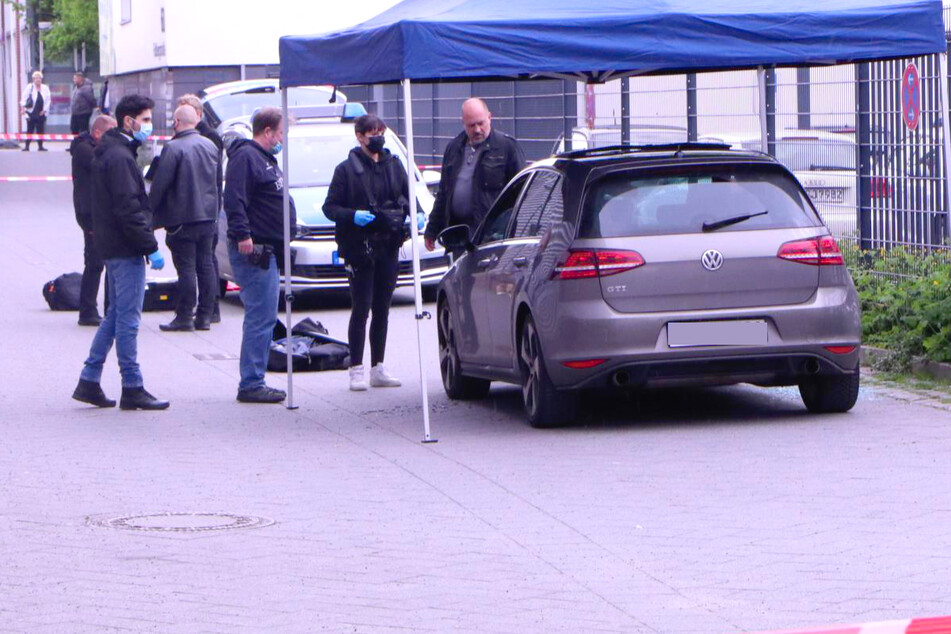 Ein 22-Jähriger wurde in Berlin-Neukölln von fünf jungen Männern angegriffen.