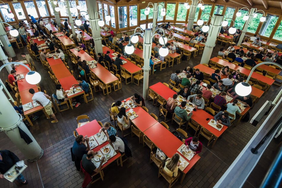 Die Mensa der Uni Bayreuth. Einbrecher machten hier fette Beute. (Symbolbild)