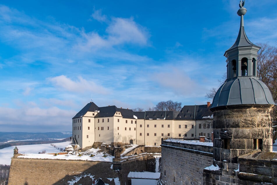 Bei einer winterlichen Wanderung und warmem Punsch lauscht Ihr alten Geschichten der Festung Königstein.