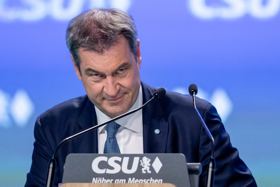 CSU-Chef Markus Söder (54) hat Armin Laschet (60, CDU) am Freitag demonstrativ den Rücken gestärkt.