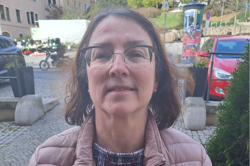 Marina Palm (62) vom Textil- und Rennsportmuseum Hohenstein-Ernstthal stellte das Projekt "Näh Dir Deinen Marx" vor.