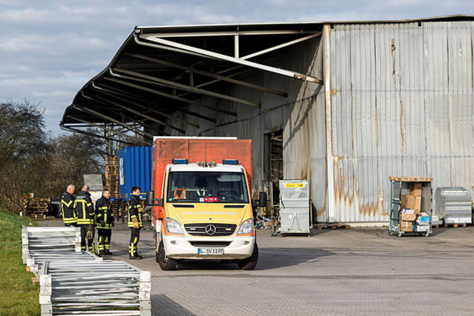 Rund 24 Stunden kämpften Leipzigs Feuerwehrleute gegen die Flammen und Glutnester.