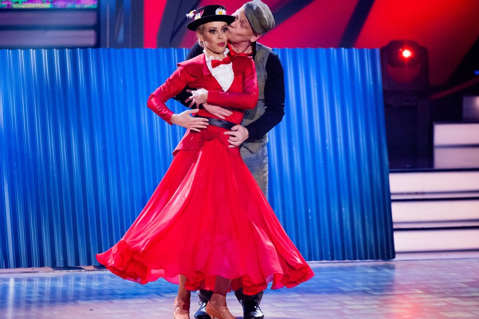 2023 nahm Isabel Edvardsson (42) das letzte Mal an "Let's Dance" teil. Ihr Partner war damals YouTube-Star Jens "Knossi" Knossalla (38).