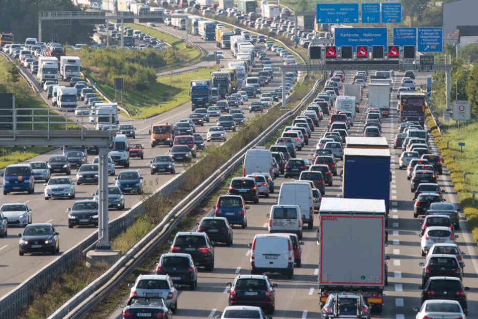 Täglich rollen über 100.000 Fahrzeuge durch den Tunnel. (Symbolbild)