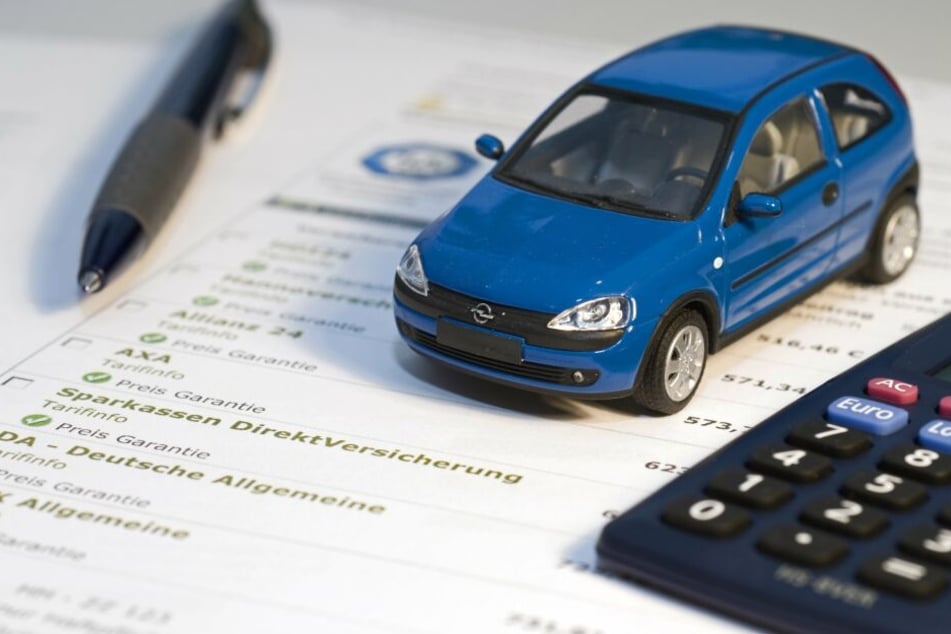 Zischen den Anbietern von Autoversicherungen herrscht ein harten Konkurrenzkampf. (Symbolbild)