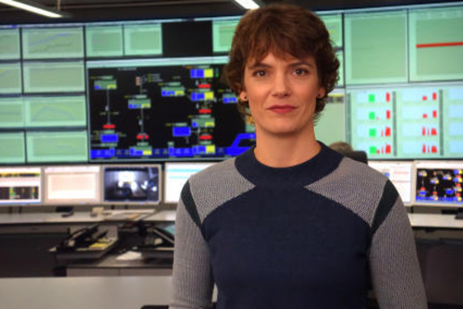 Wissenschaftsjournalistin Lena Ganschow (42) hakt für "ARD Wissen" nach.