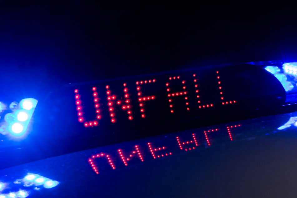 Zwei Menschen ließen bei dem schweren Unfall ihr Leben. (Symbolbild)