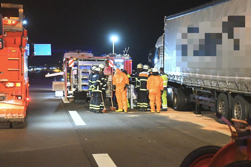 Die Feuerwehr rückte an, um den restlichen Tank abzupumpen.