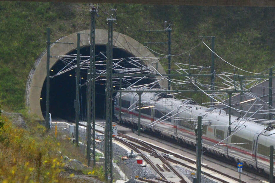 Der Zug blieb mitten in einem Tunnel liegen. (Symbolbild9