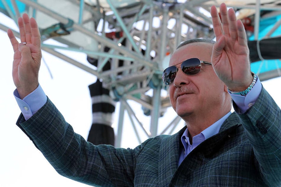 Erdogan droht mit Zerstörung: Truppen rüsten sich für Krieg