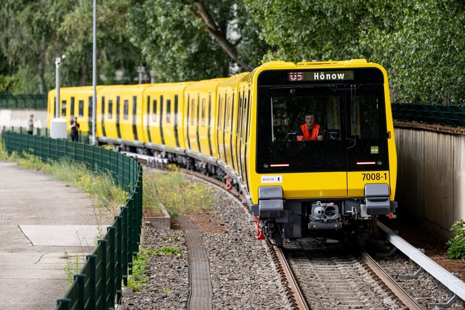 BVG überrascht: Neue U-Bahn-Züge fahren früher als gedacht!