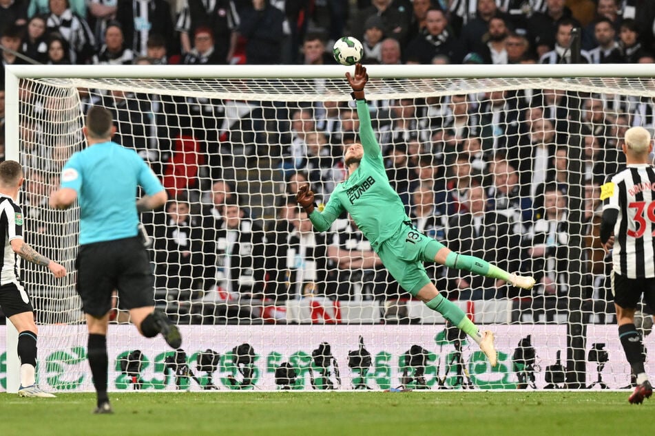 Zuletzt stand Loris Karius (M.) bei Newcastle United in England unter Vertrag, wo er sich allerdings nicht als Stammkraft durchsetzen konnte.