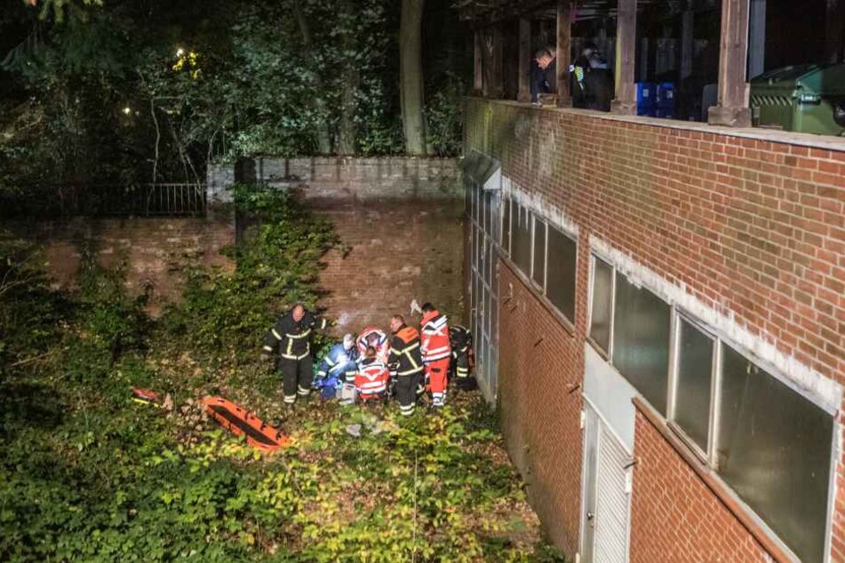 Der 17-Jährige stürzte von der Mauer mehrere Meter in die Tiefe.