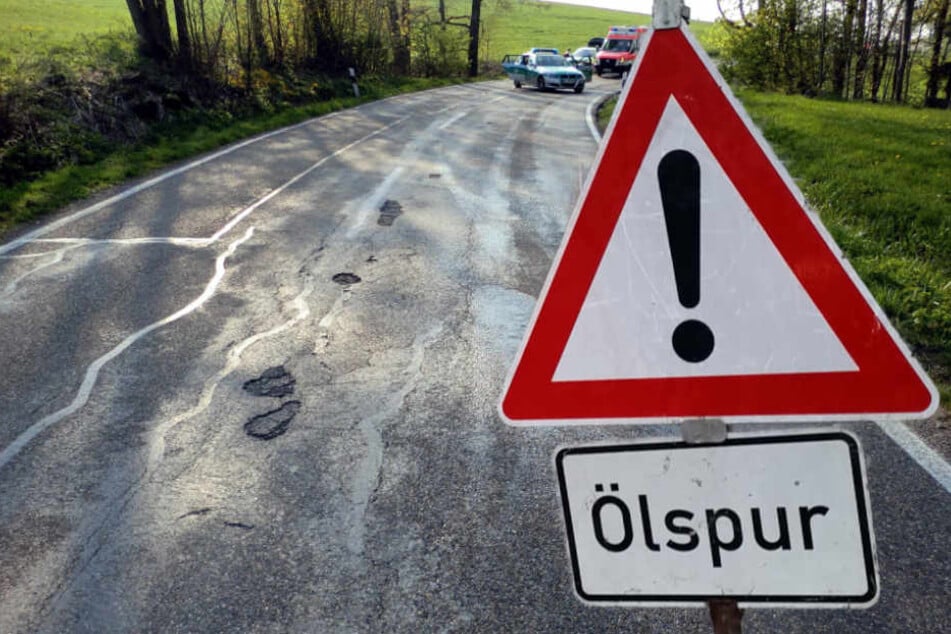 Gleich vier Mal, soll der 18-Jährige das Öl auf der Straße verteilt haben (Symbolbild).