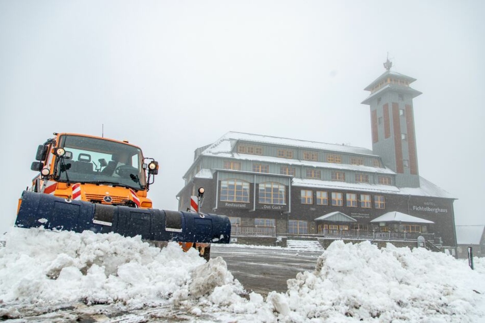 Temperaturen knapp über dem Gefrierpunkt und Schneefall. So zeigt sich das erste Wochenende im Mai.